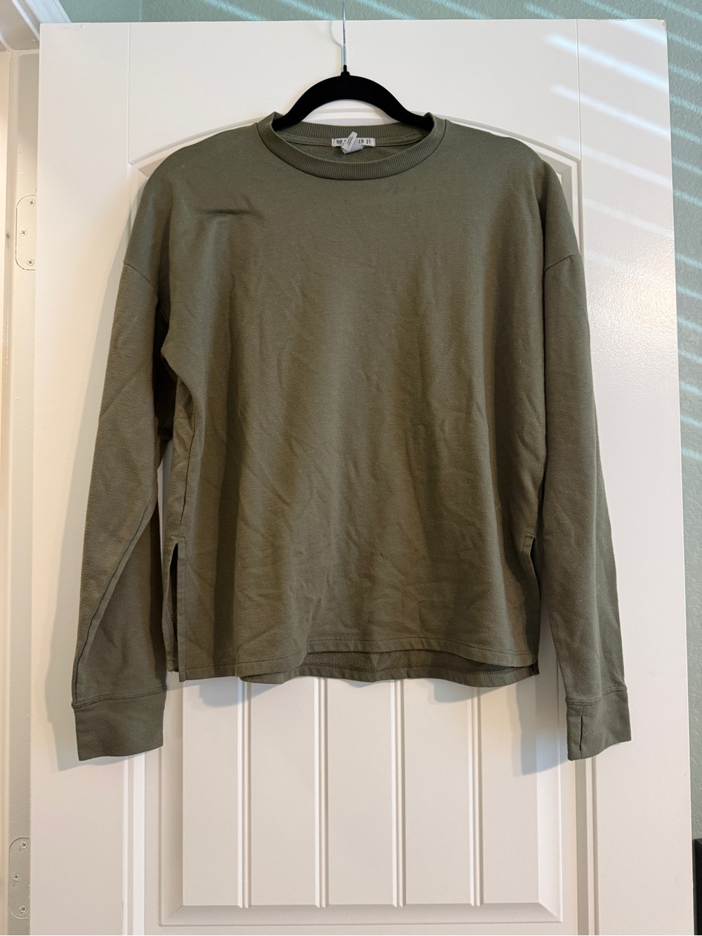 Women’s Forever 21 Olive Long-Sleeve Crewneck